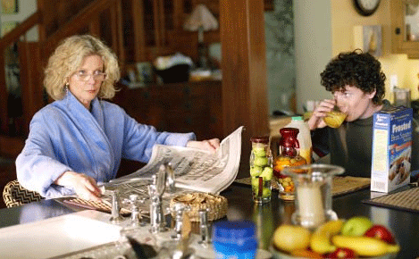 Huff : foto Anton Yelchin, Blythe Danner