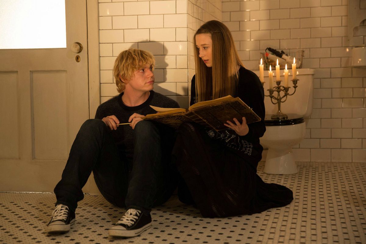 American Horror Story Foto de Evan Peters y Taissa Farmiga 205 de 455