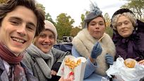 'Mujercitas': La historia detrás de la foto de Meryl Streep, Florence Pugh, Timothée Chalamet y las patatas fritas 'Mujercitas': La historia detrás de la foto de Meryl Streep, Florence Pugh, Timothée Chalamet y las patatas fritas
