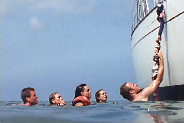 Ali Hillis: Foto - A la deriva