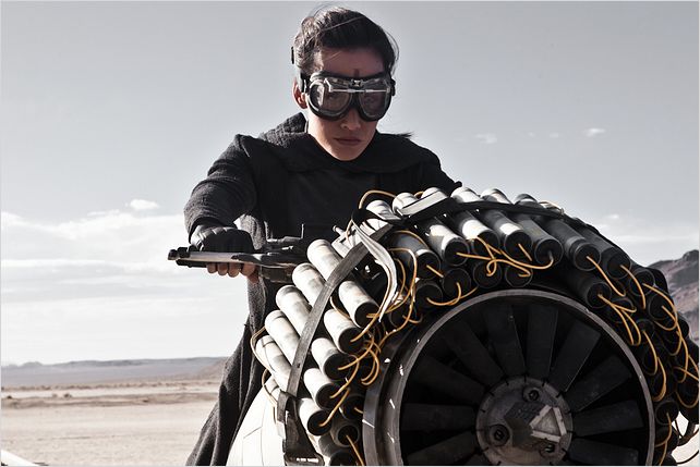 El sicario de Dios : foto Maggie Q, Scott Charles Stewart