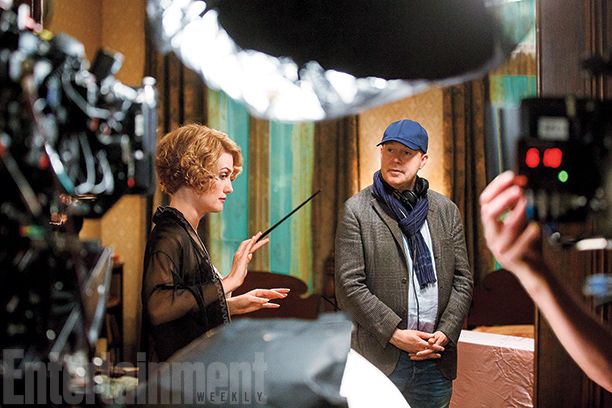Alison Sudol (Queenie Goldstein) junto al director David Yates.